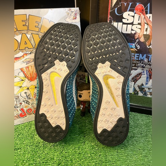 Nike Flyknit Racer - Picture 4 of 4